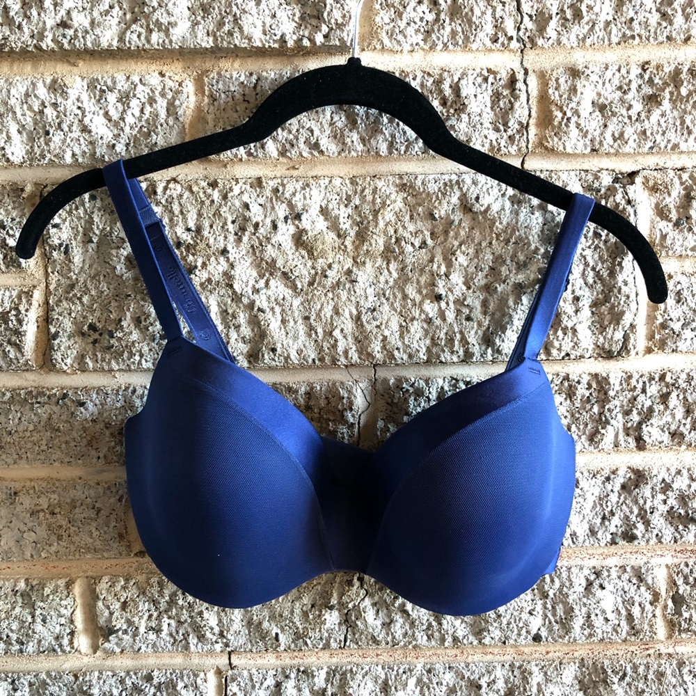 Never worn Chantelle Haussman T-shirt bra, 34DD